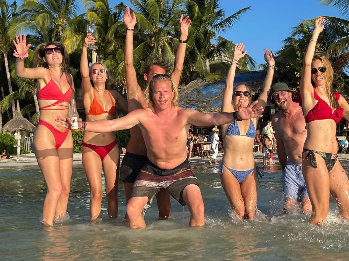And Beach Club Escape Hotel *