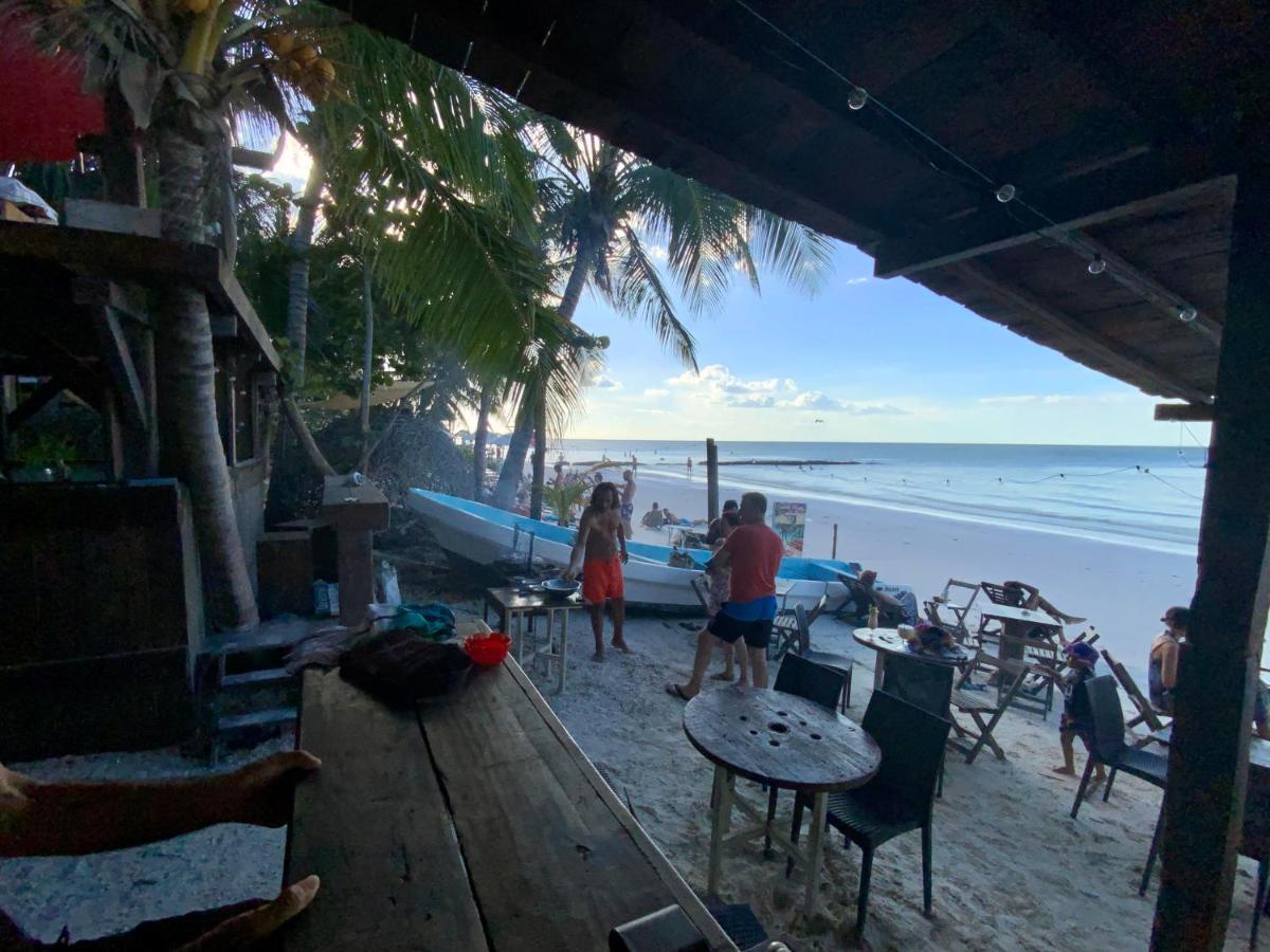 Hotel And Beach Club Escape *