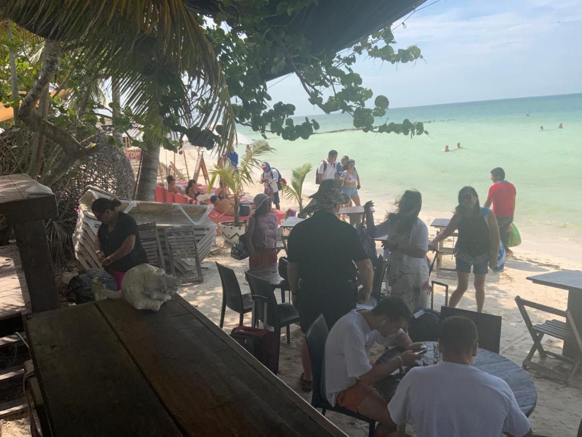 Hotel And Beach Club Escape *