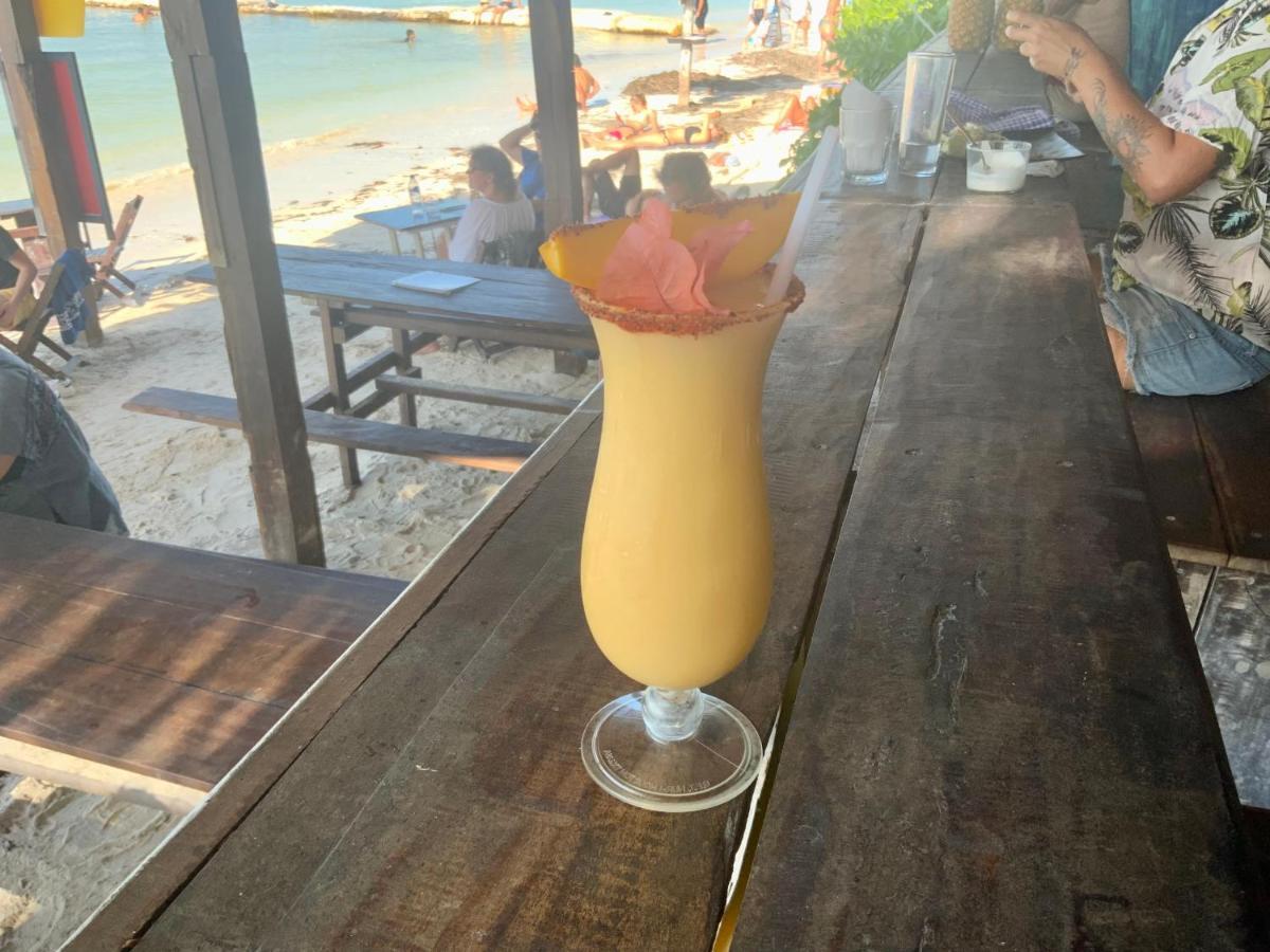 Hotel And Beach Club Escape *