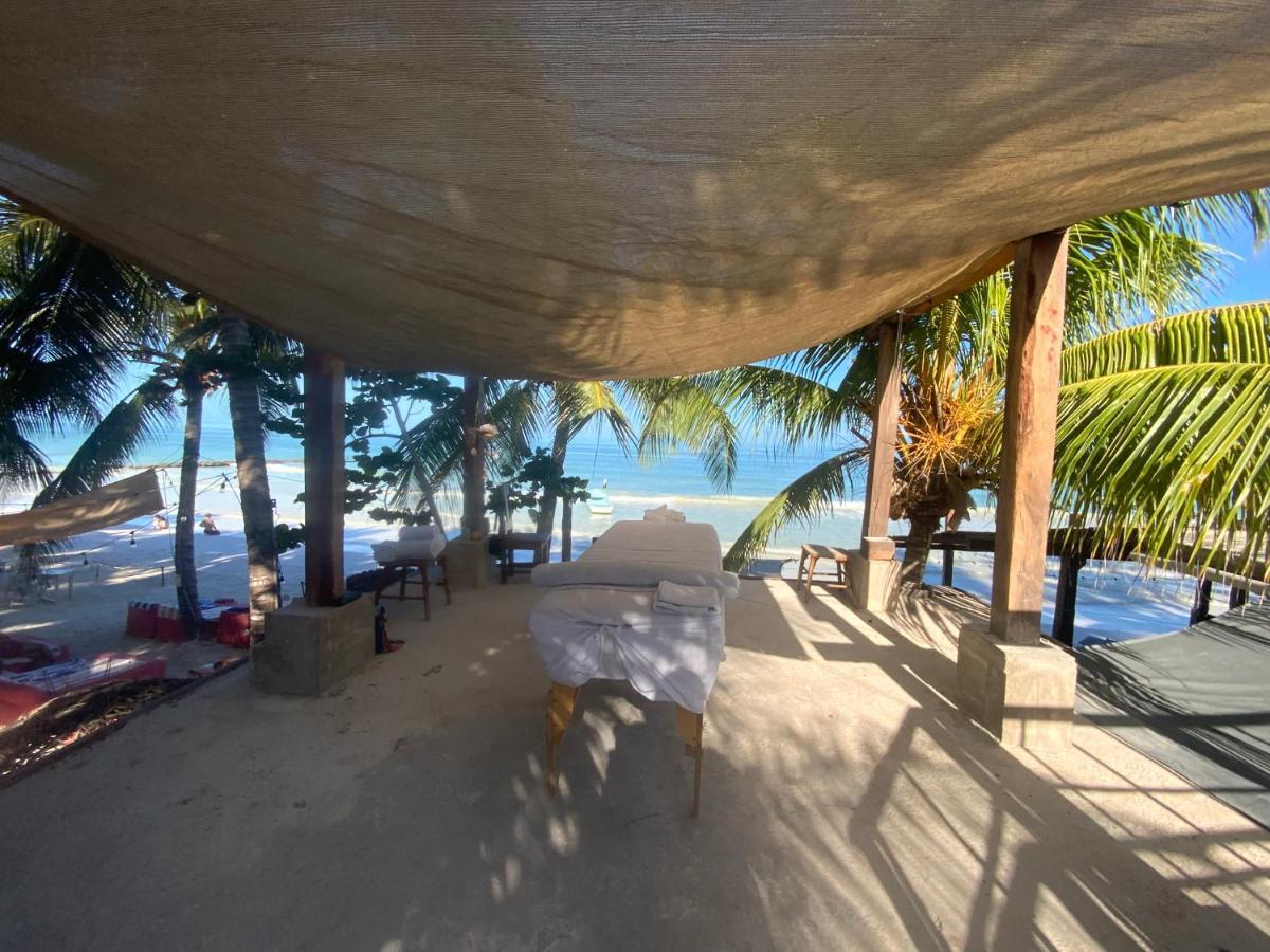 Hotel And Beach Club Escape *